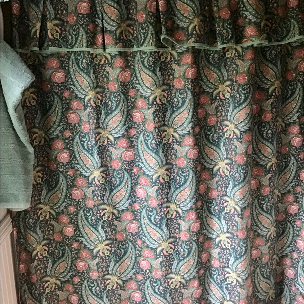Entire Laura Ashley bathroom accessories. Complete set. Priced 4 quick sale.